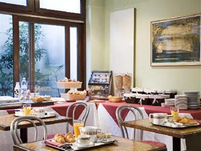 фото отеля Timhotel Paris Clichy