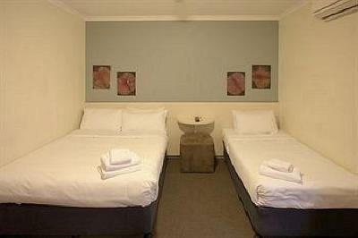 фото отеля Snooze Inn Brisbane