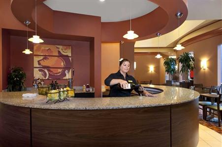 фото отеля Embassy Suites Atlanta-Kennesaw Town Center