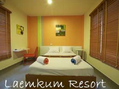 фото отеля Laem Kum Beach Resort Thap Sakae