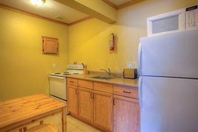 фото отеля Sportsman Lodge Golden (British Columbia)
