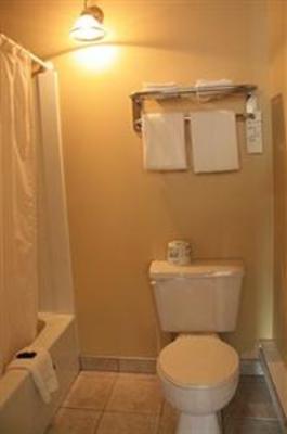фото отеля Sportsman Lodge Golden (British Columbia)