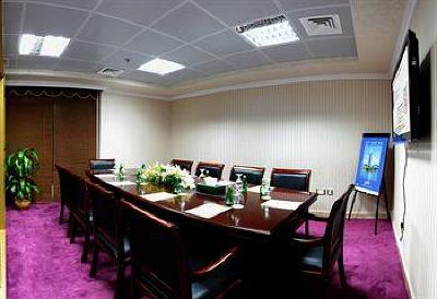 фото отеля Comfort Inn Emirates Hotel
