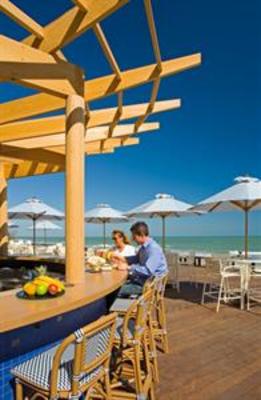 фото отеля Crowne Plaza Melbourne Oceanfront