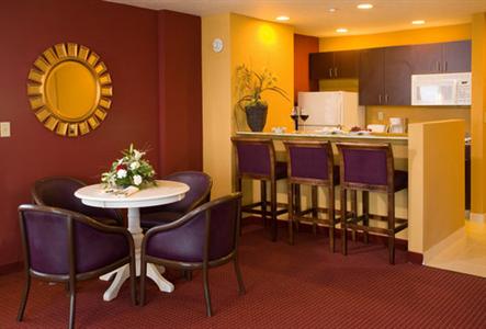 фото отеля Crowne Plaza Melbourne Oceanfront