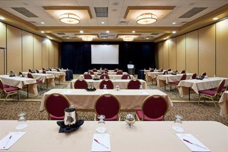 фото отеля Crowne Plaza Melbourne Oceanfront