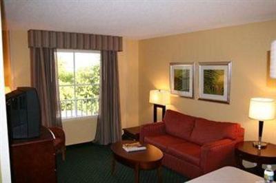 фото отеля Hampton Inn & Suites Ft. Lauderdale-Airport