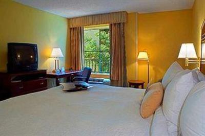 фото отеля Hampton Inn & Suites Ft. Lauderdale-Airport