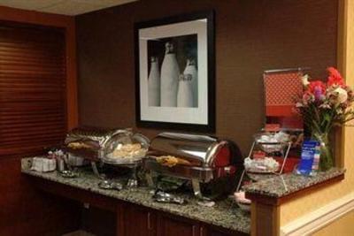 фото отеля Hampton Inn & Suites Ft. Lauderdale-Airport