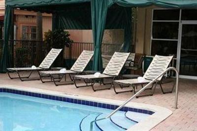 фото отеля Hampton Inn & Suites Ft. Lauderdale-Airport