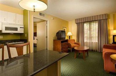 фото отеля Hampton Inn & Suites Ft. Lauderdale-Airport
