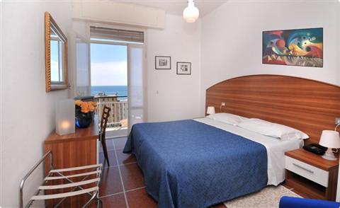 фото отеля Hotel Mediterraneo Lavagna