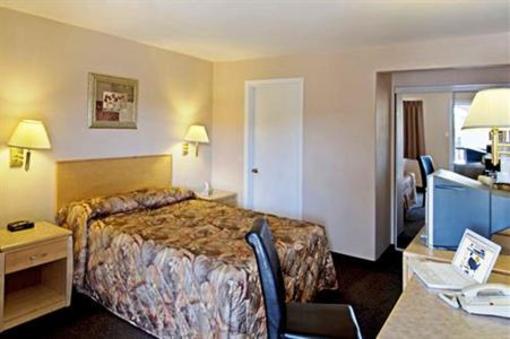 фото отеля Canadas Best Value Inn Prince George