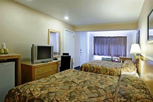 фото отеля Canadas Best Value Inn Prince George