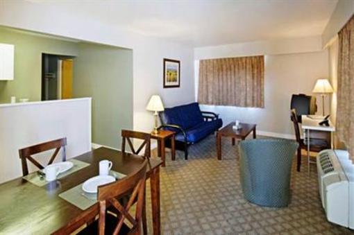 фото отеля Canadas Best Value Inn Prince George