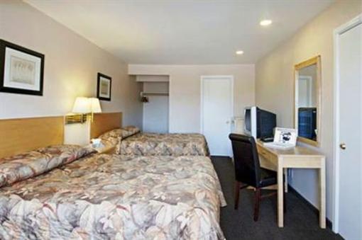 фото отеля Canadas Best Value Inn Prince George