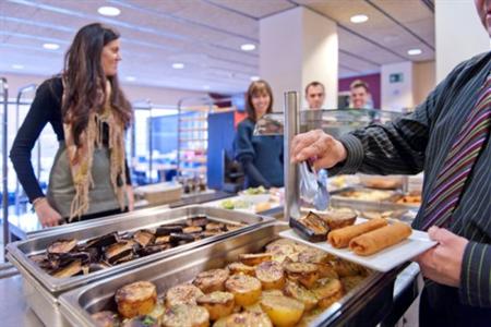 фото отеля Youth Hostel Pere Tarres Barcelona