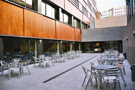 фото отеля Youth Hostel Pere Tarres Barcelona