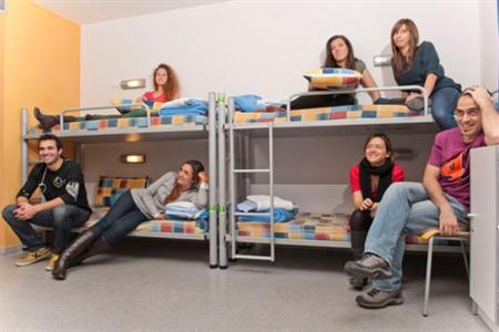 фото отеля Youth Hostel Pere Tarres Barcelona