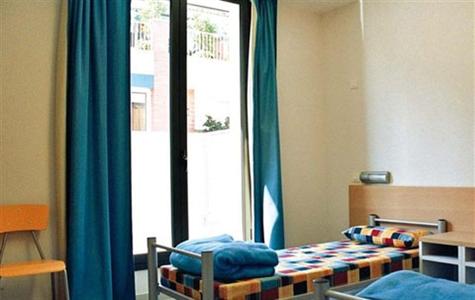 фото отеля Youth Hostel Pere Tarres Barcelona