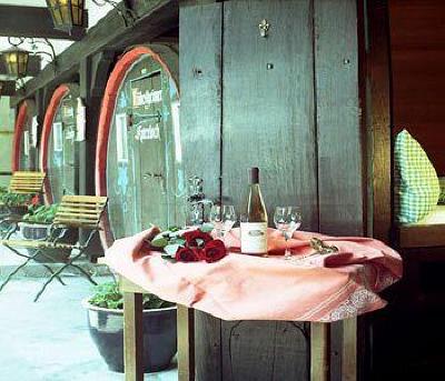 фото отеля Hotel Lindenwirt Rüdesheim am Rhein