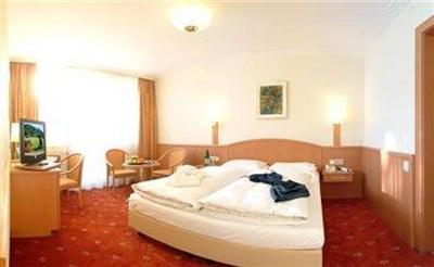 фото отеля Kur- & Sport-Hotel Palace