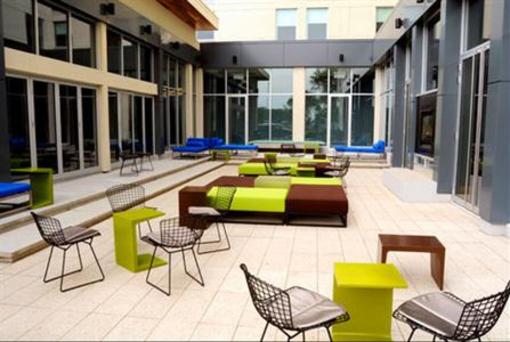 фото отеля Aloft Montreal Airport