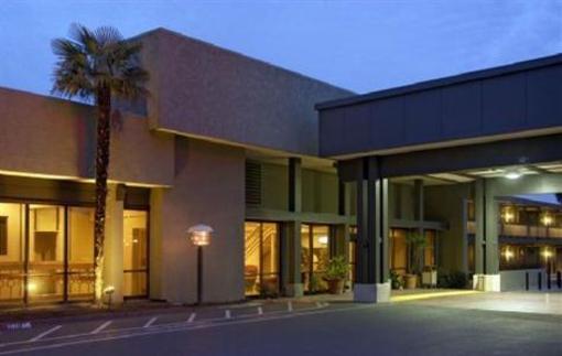 фото отеля Clarion Inn at Arden Village