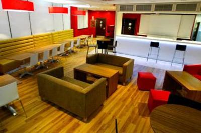 фото отеля Travelodge Barcelona Poblenou