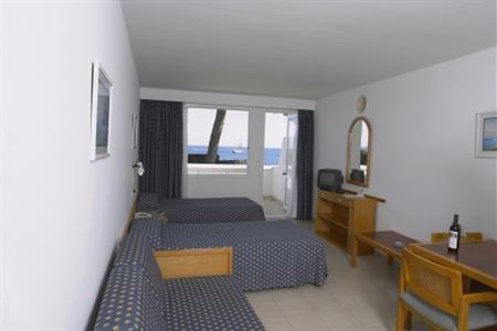 фото отеля Aparthotel Ponent Mar Calvia