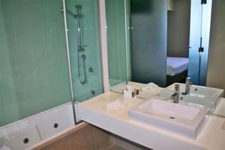 фото отеля Clarion Suites Mullaloo Beach Perth