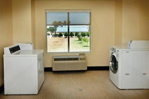фото отеля Holiday Inn Express Hotel & Suites Pearsall