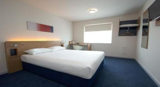 фото отеля Travelodge Farnborough Central