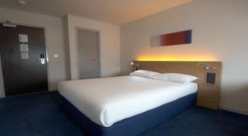 фото отеля Travelodge Farnborough Central