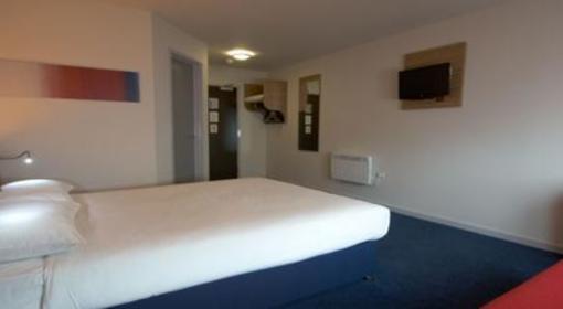 фото отеля Travelodge Farnborough Central