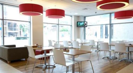 фото отеля Travelodge Farnborough Central