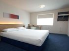 фото отеля Travelodge Farnborough Central