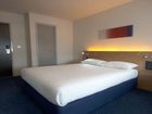 фото отеля Travelodge Farnborough Central