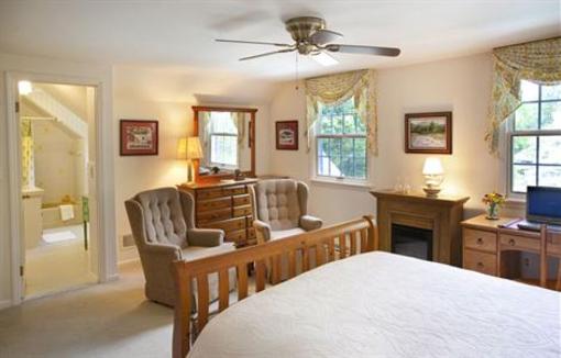 фото отеля Wooden Duck B&B