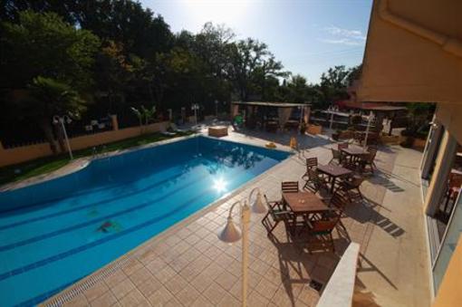 фото отеля Dominoes Apartments