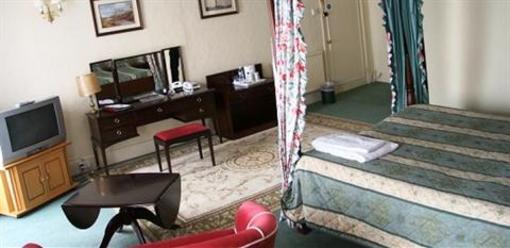 фото отеля Lansdowne Strand Hotel