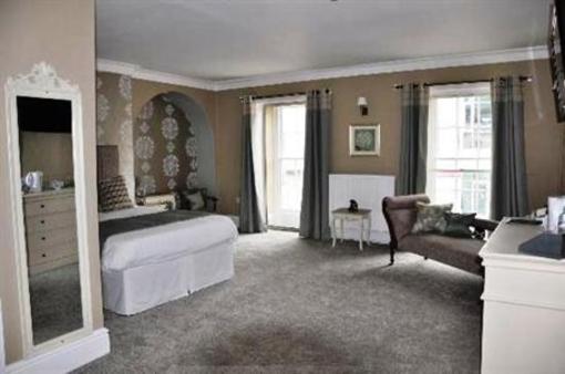 фото отеля Lansdowne Strand Hotel