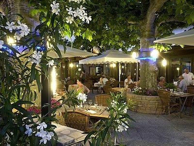 фото отеля Hotel Tante Yvonne Quincieux