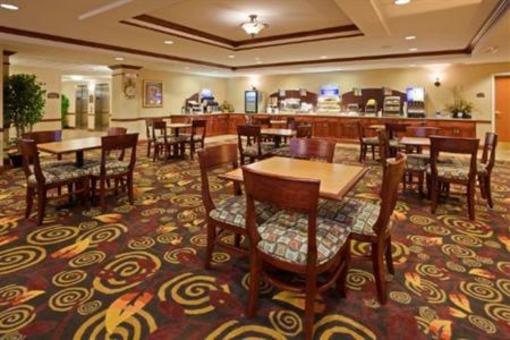 фото отеля Holiday Inn Express Hotel & Suites Mitchell