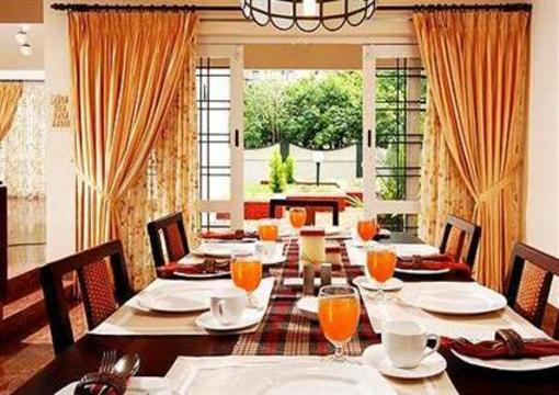 фото отеля Town House Kochi