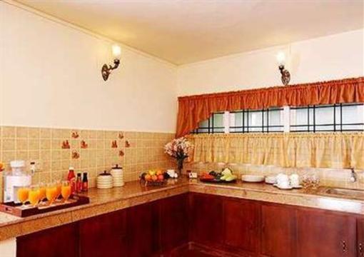 фото отеля Town House Kochi