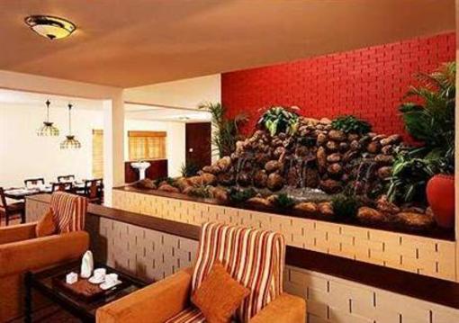 фото отеля Town House Kochi
