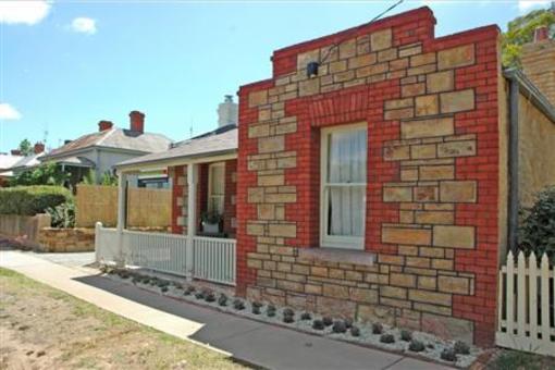 фото отеля Tuckpoint Cottage