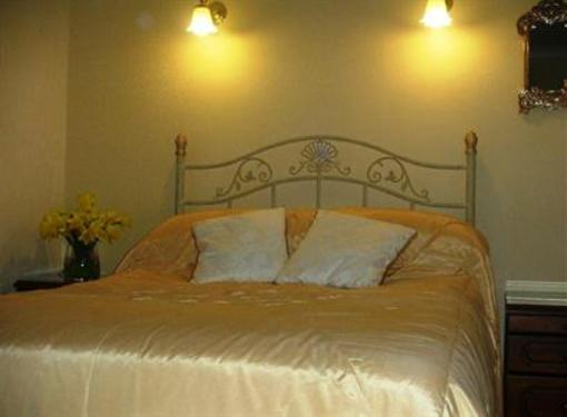 фото отеля Harlequins Bed & Breakfast