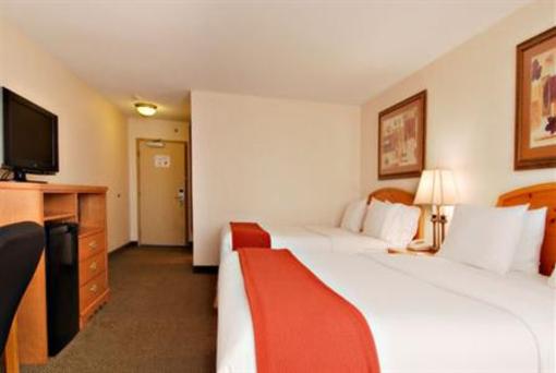 фото отеля Holiday Inn Express Hotel Vancouver Metrotown